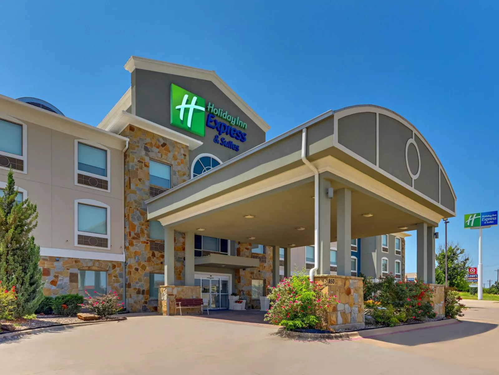 Holiday Inn Express & Suites Weatherford exterior